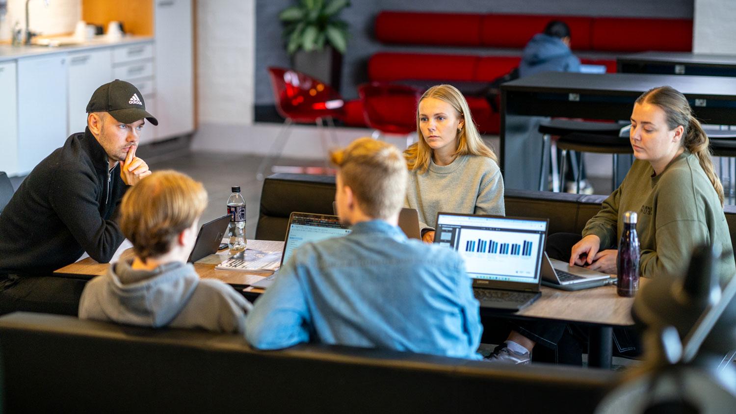 Studerende på AAU Business School. Foto: Per Bille
